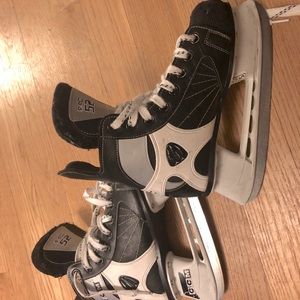 Youth CCM skates